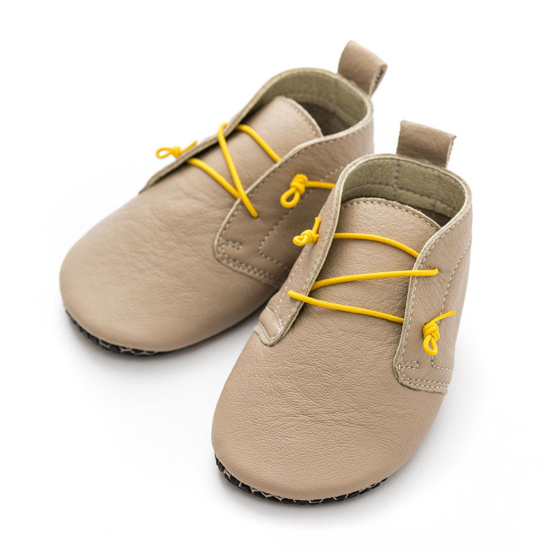 Babyschuhe mit weichen Pfoten - Urban Modelle - Latte