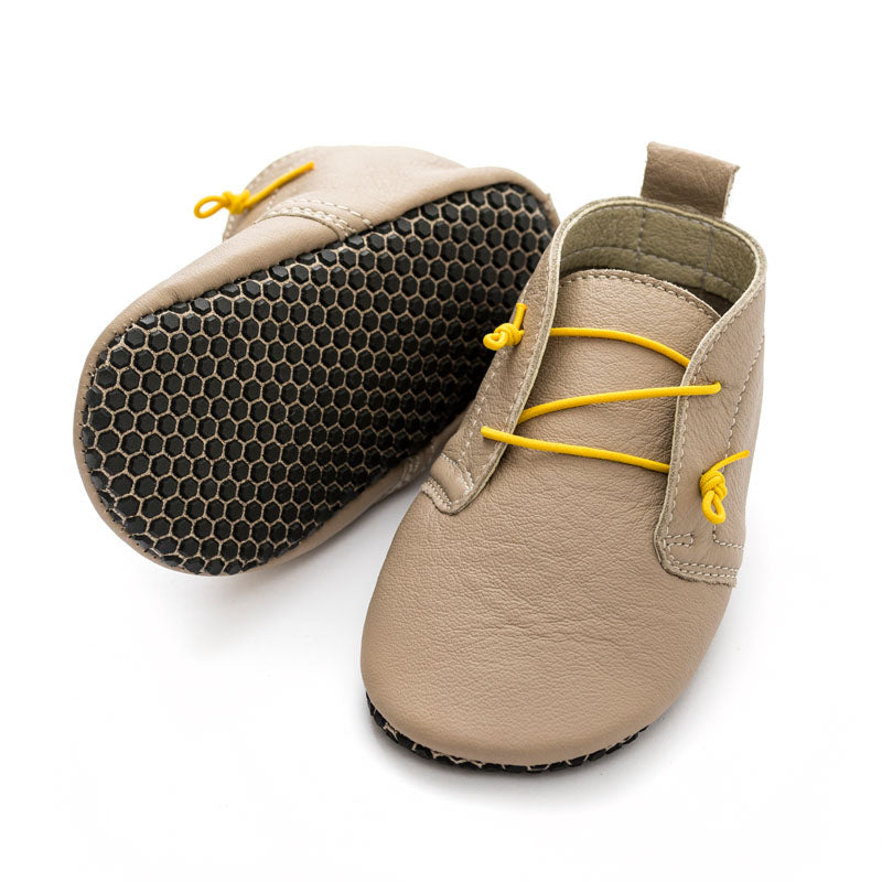 Babyschuhe mit weichen Pfoten - Urban Modelle - Latte