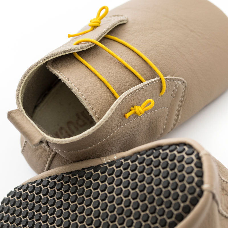Babyschuhe mit weichen Pfoten - Urban Modelle - Latte