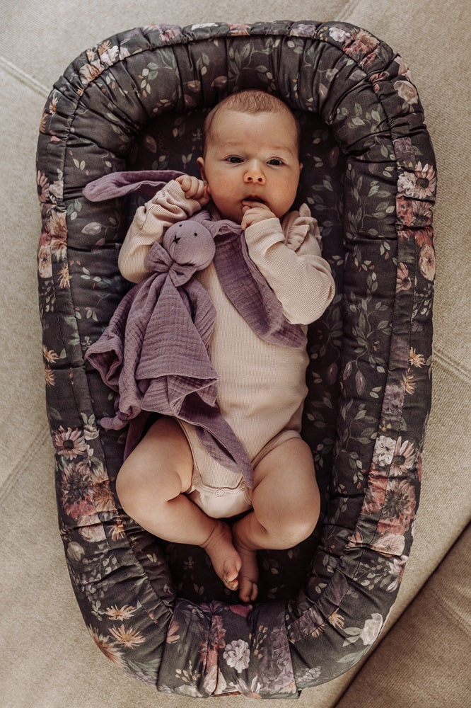 Babynest - Geheimnis der Blumen